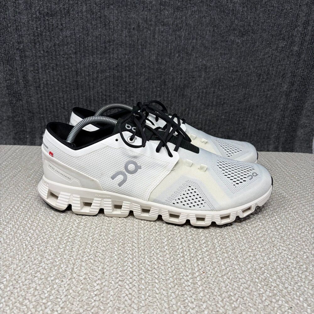 On Cloud X White Black Athletic Running Shoes Sneakers Men’s 10.5